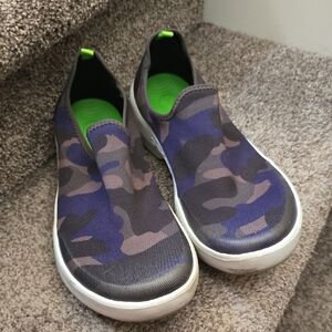 OOFOS Slip-On Camo Sneakers